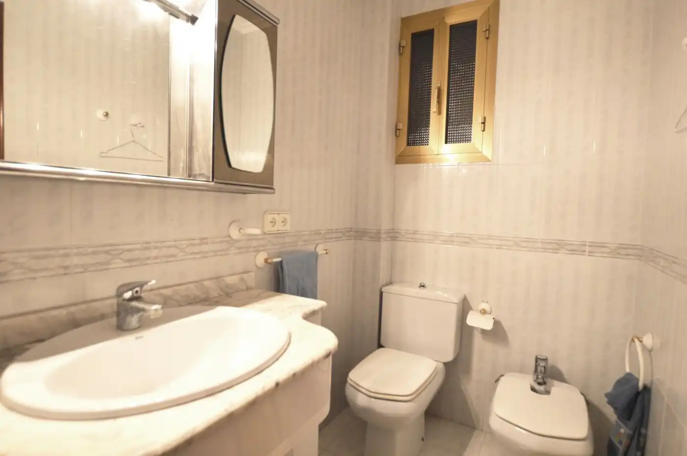 Baño de Piso de alquiler en Tarragona con Terraza y Amueblado