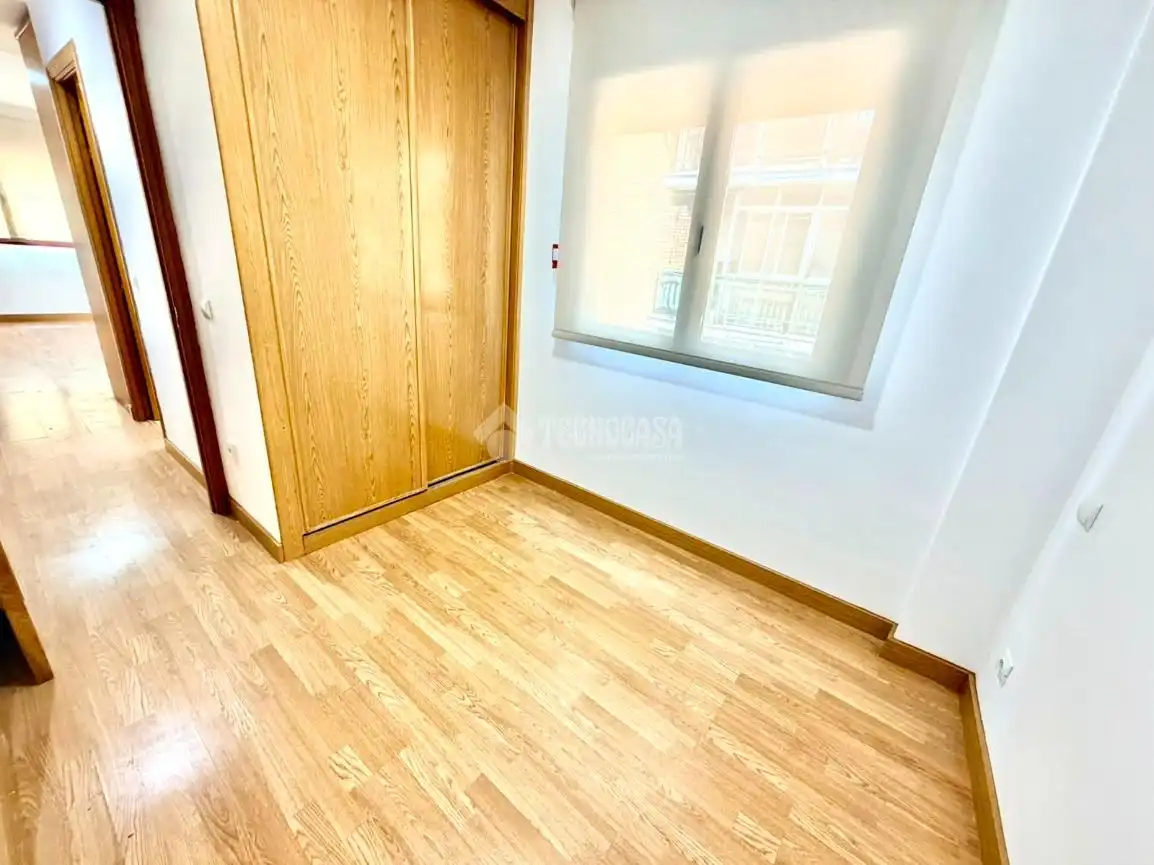 Bedroom of Flat for rent in Madrid  with Air Conditioner and Heating