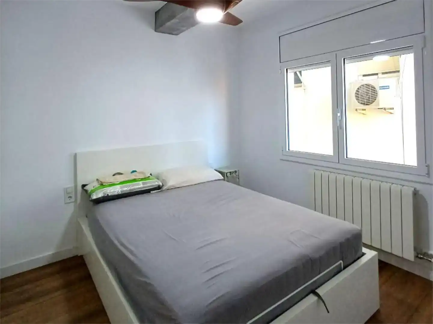 Bedroom of Flat for rent in Badalona  with Air Conditioner and Balcony
