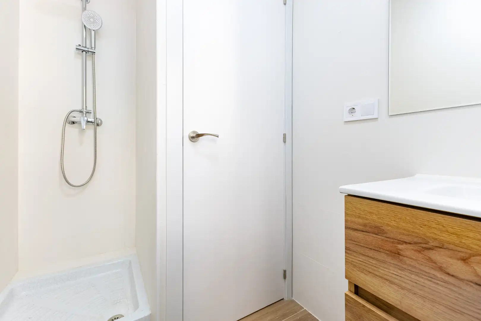 Baño de Piso en venta en L'Hospitalet de Llobregat con Parquet, Horno y Balcón