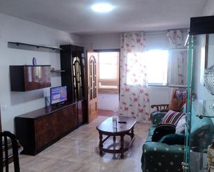 Sala d'estar de Pis en venda en Ciudad Real Capital amb Calefacció, Terrassa i Balcó