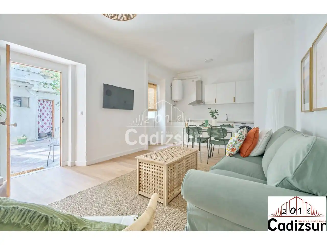 Sala de estar de Piso en venta en Cádiz con Trastero y Amueblado