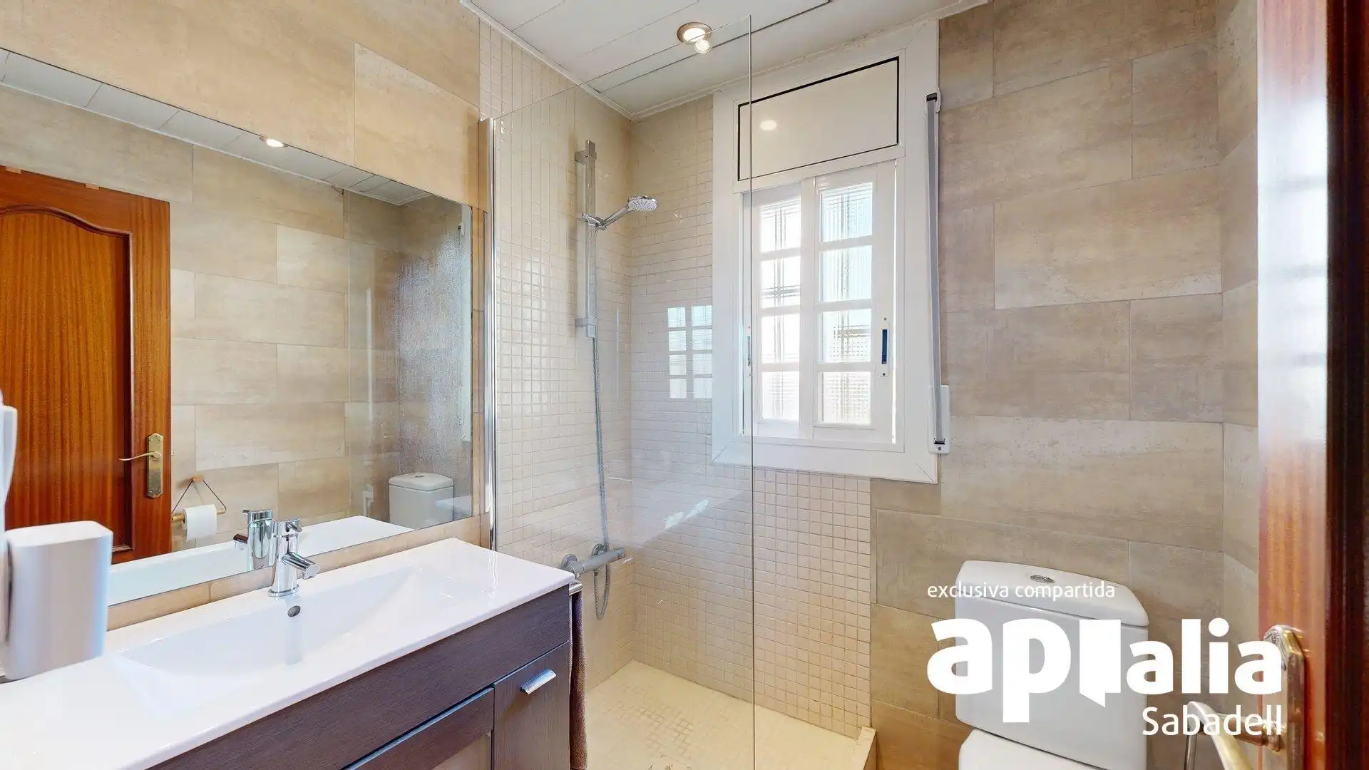 Bathroom of Flat for sale in Sabadell  with Air Conditioner, Heating and Parquet flooring
