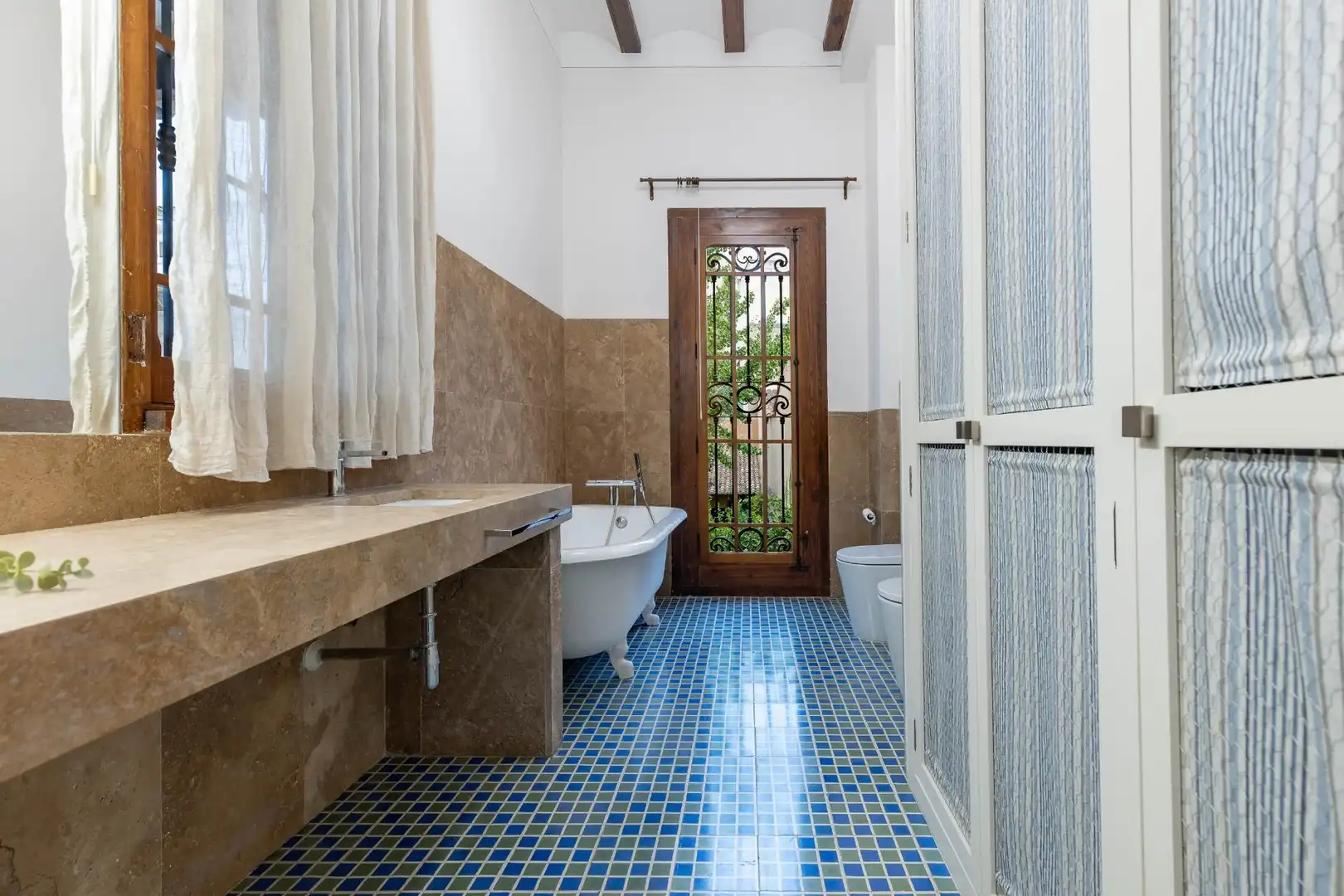 Bathroom of Houses for sale in Xàtiva  with Air Conditioner, Private garden and Terrace
