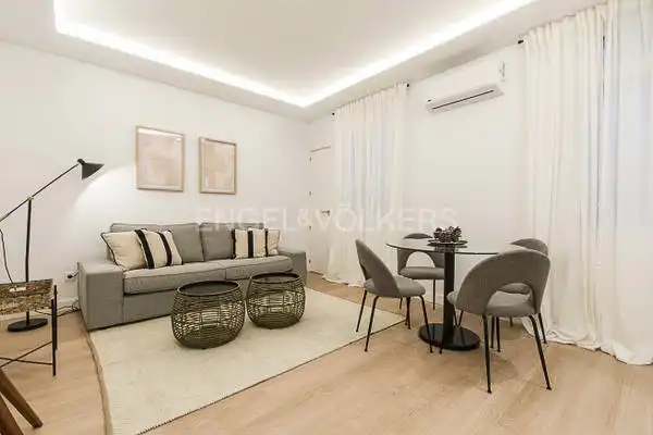 Living room of Flat for sale in Madrid  with Air Conditioner, Heating and Parquet flooring