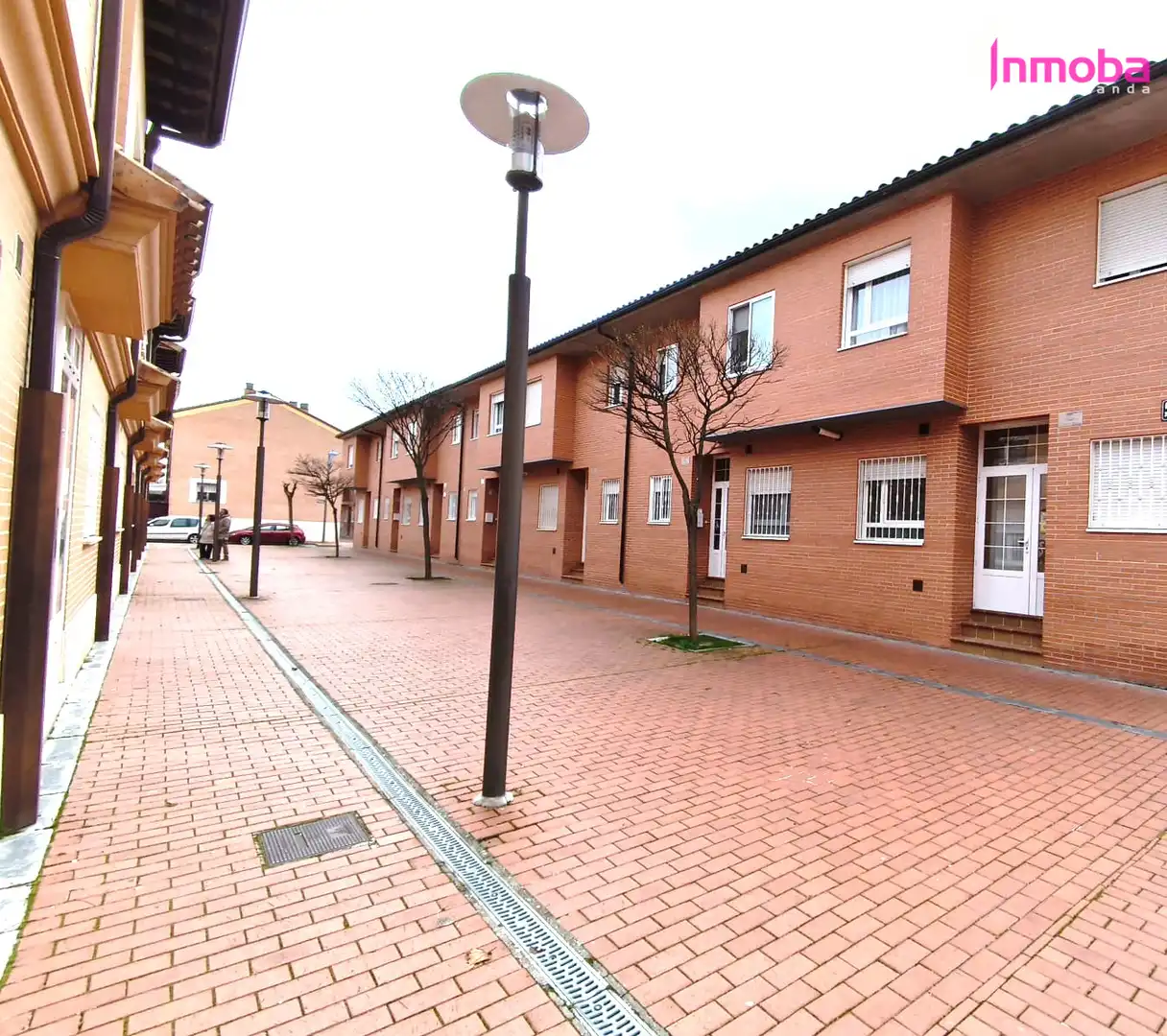 Vista exterior de Casa adosada en venta en Aranda de Duero con Calefacción y Jardín privado
