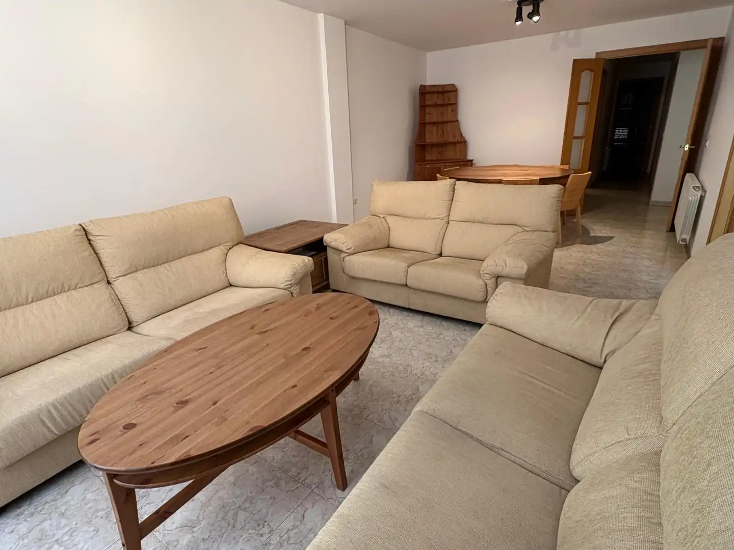 Sala de estar de Piso en venta en Solsona con Calefacción, Terraza y Horno