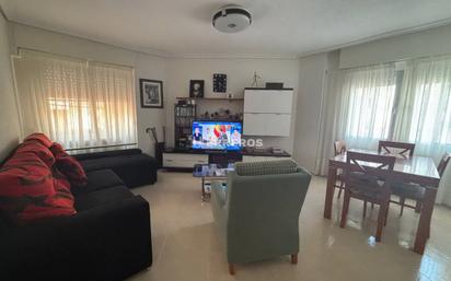 Sala d'estar de Pis en venda en  Logroño amb Calefacció, Terrassa i Traster