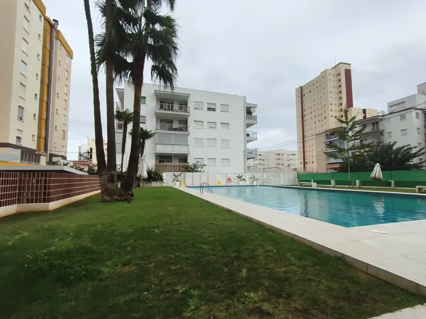 Piscina de Pis de lloguer en Gandia amb Aire condicionat, Calefacció i Terrassa