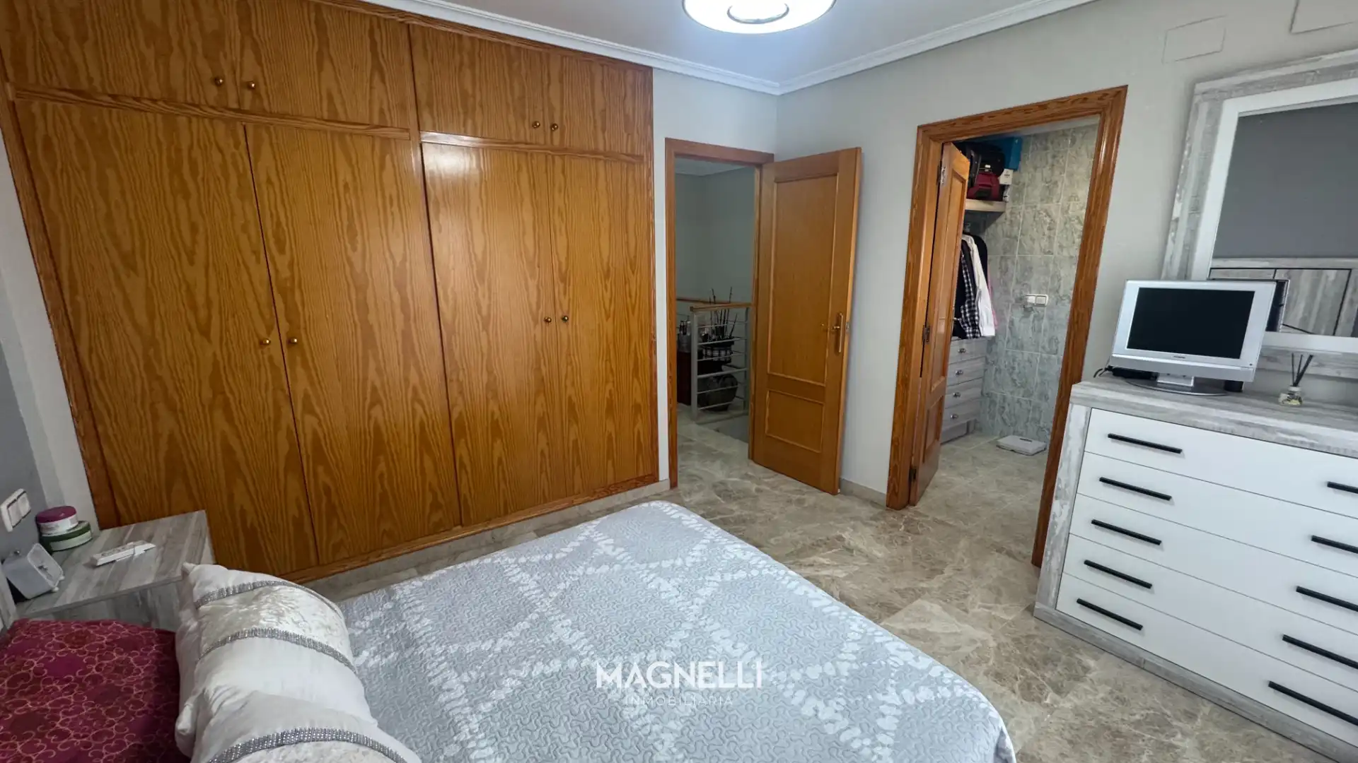 Habitación de Casa adosada en venta en Elda con Jardín privado, Amueblado y Balcón