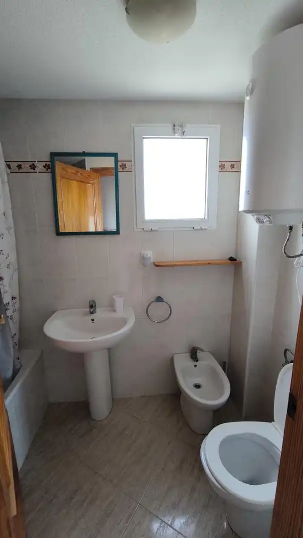Bany de Apartament de lloguer en Cartagena amb Aire condicionat, Piscina i Moblat