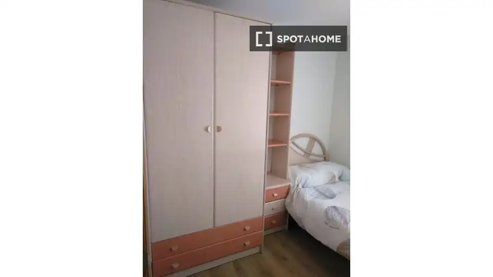 Habitación de Piso de alquiler en Valencia con Aire acondicionado, Calefacción y Amueblado