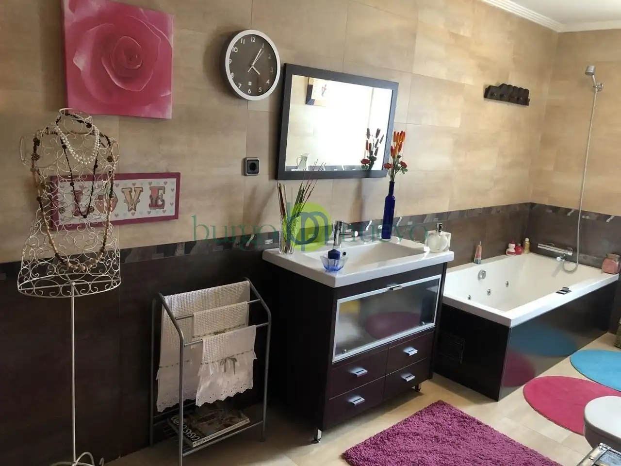 Bany de Casa o xalet en venda en León Capital  amb Calefacció i Parquet