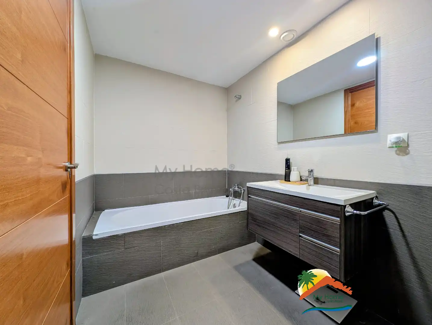 Badezimmer von Wohnung zum Verkauf in Lloret de Mar mit Klimaanlage, Heizung und Möbliert