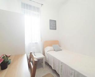 Bedroom of Flat to share in  Sevilla Capital  with Washing machine