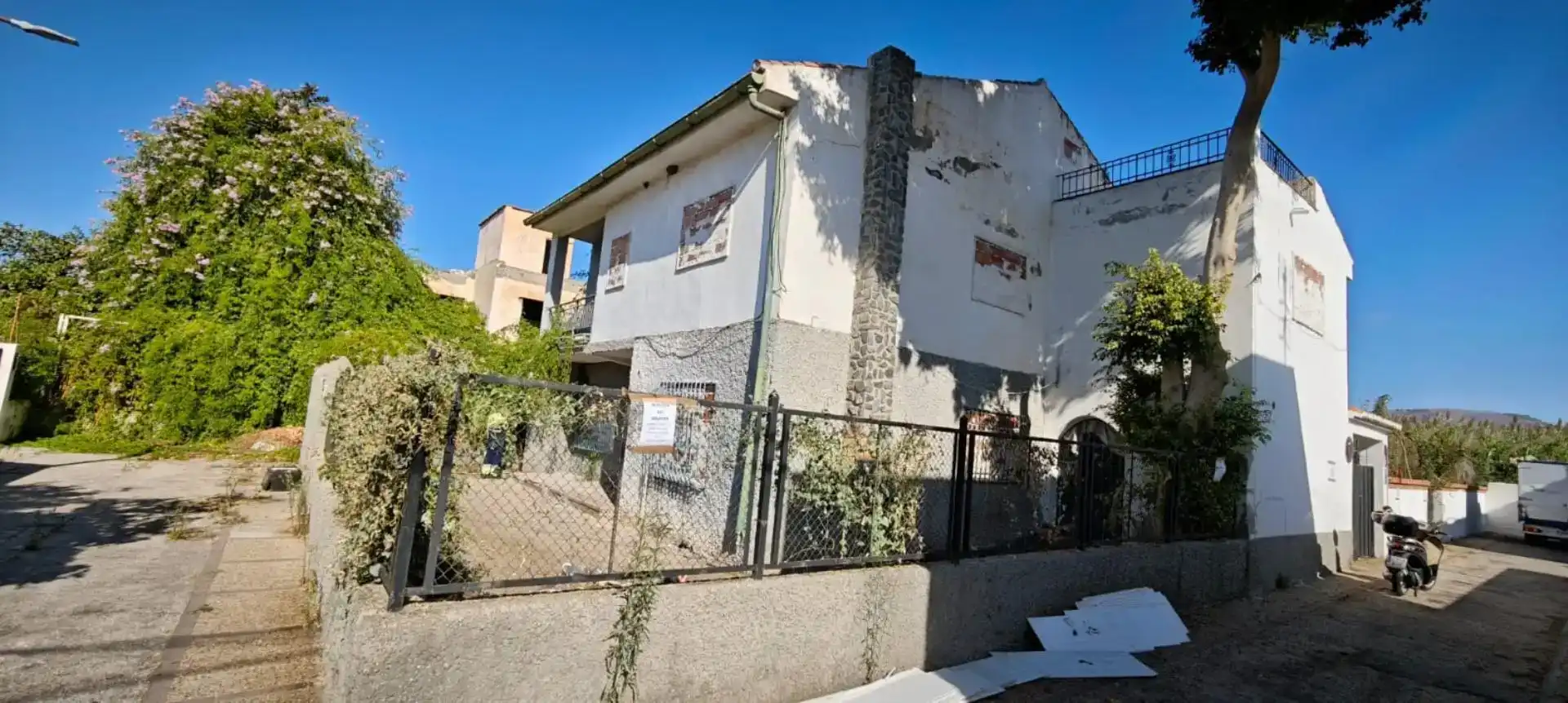 Vista exterior de Casa o xalet en venda en Motril amb Jardí privat