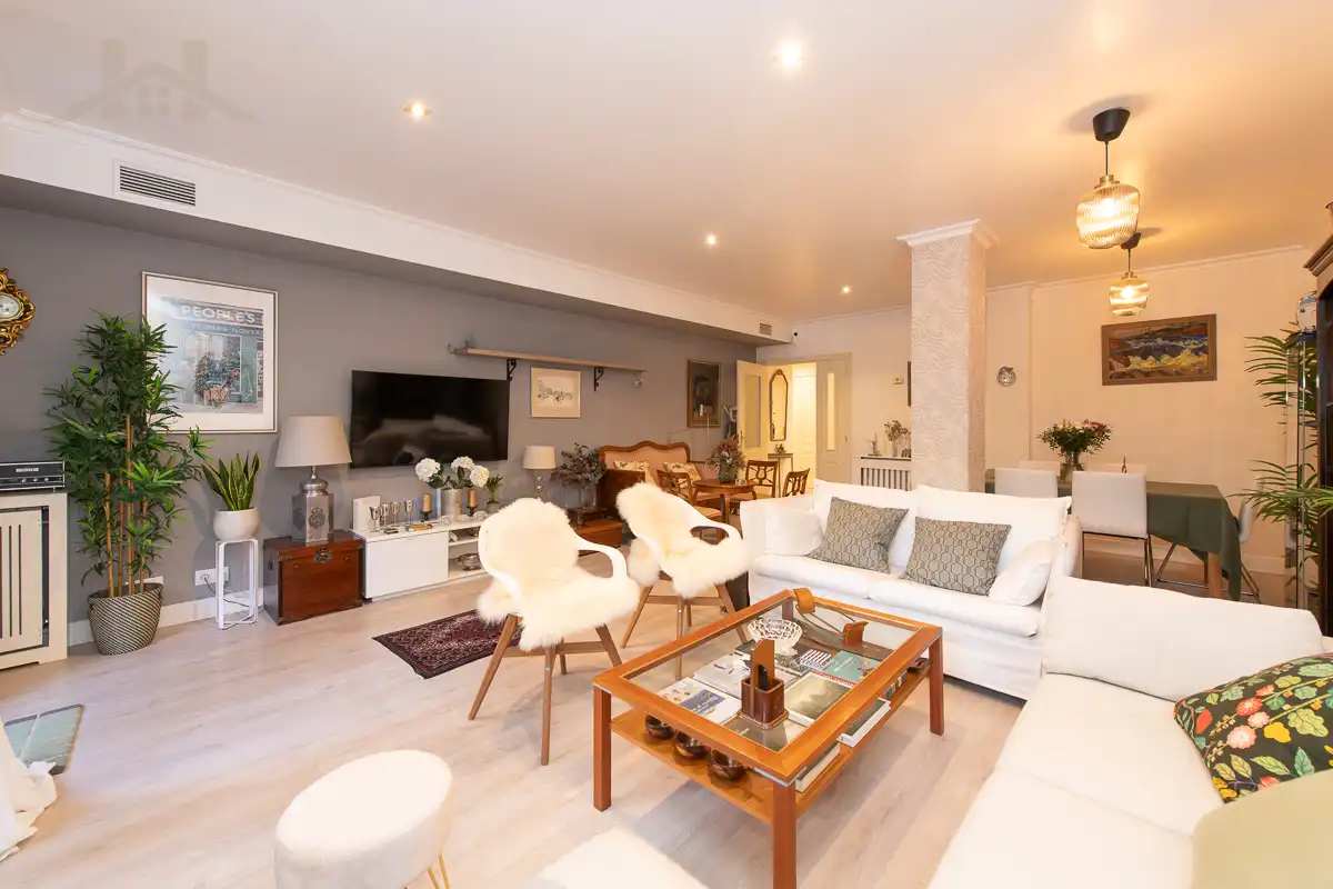 Living room of Ground floor for sale in La Moraleja  with Air Conditioner, Heating and Private garden