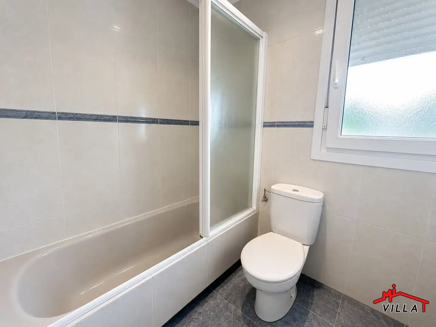 Badezimmer von Wohnung zum Verkauf in Ampuero mit Heizung, Abstellraum und Möbliert