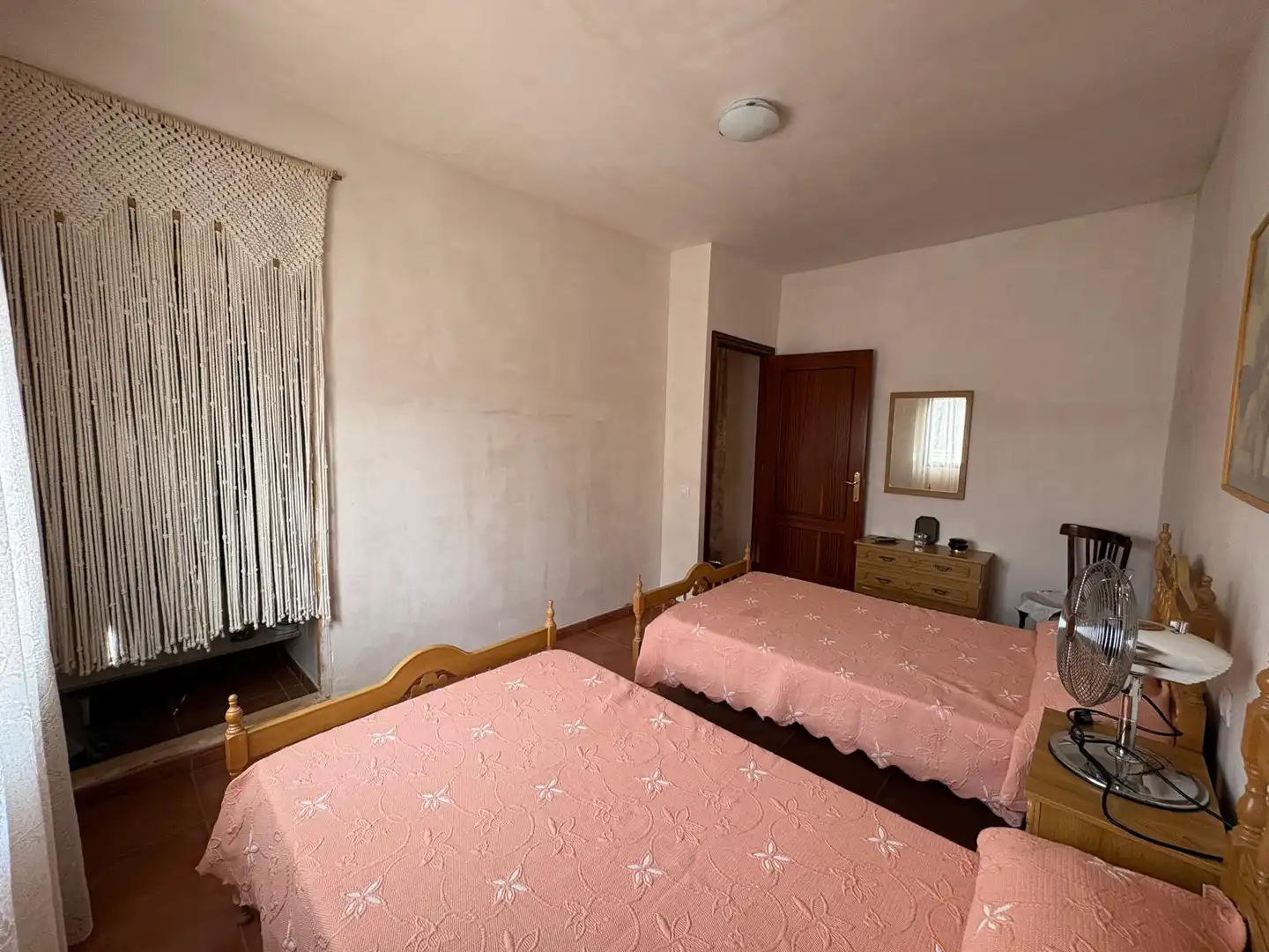 Dormitori de Casa adosada en venda en Montizón amb Aire condicionat, Calefacció i Jardí privat