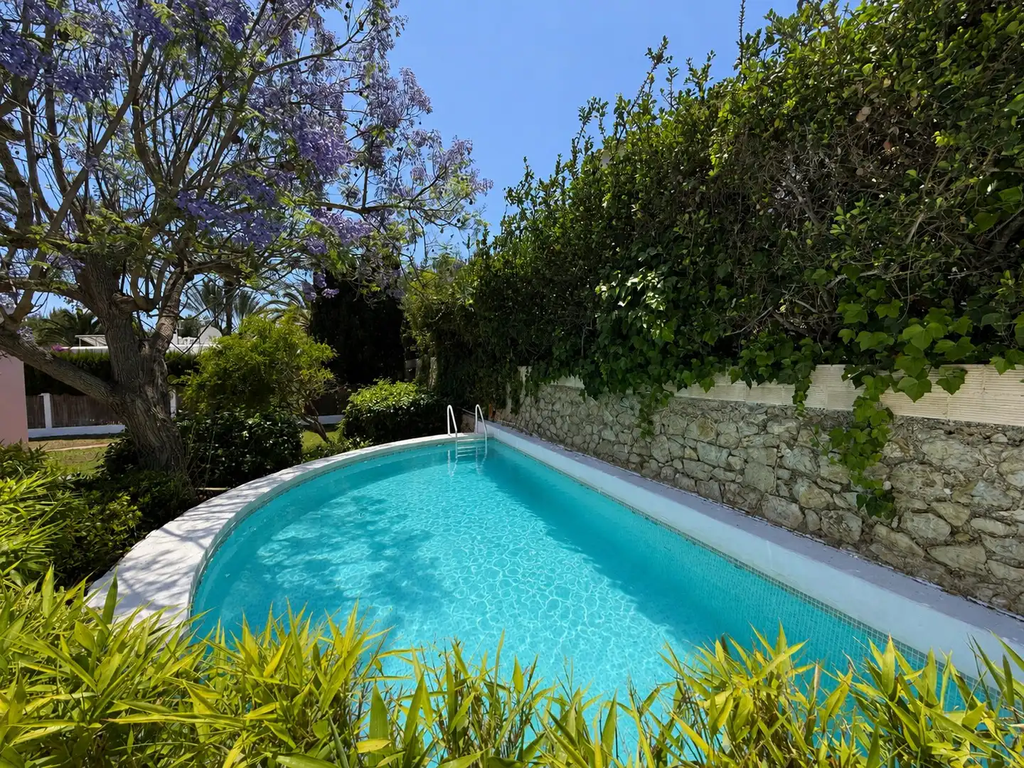Swimming pool of Houses for sale in Santa Eulària des Riu  with Air Conditioner, Heating and Terrace