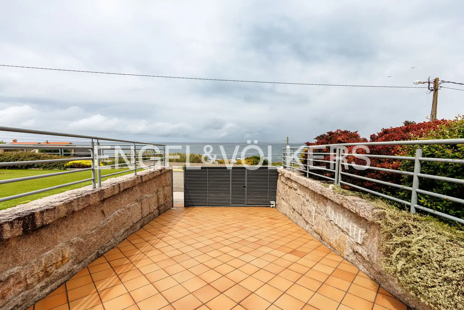 Terrassa de Casa o xalet en venda en Oia amb Calefacció, Jardí privat i Parquet