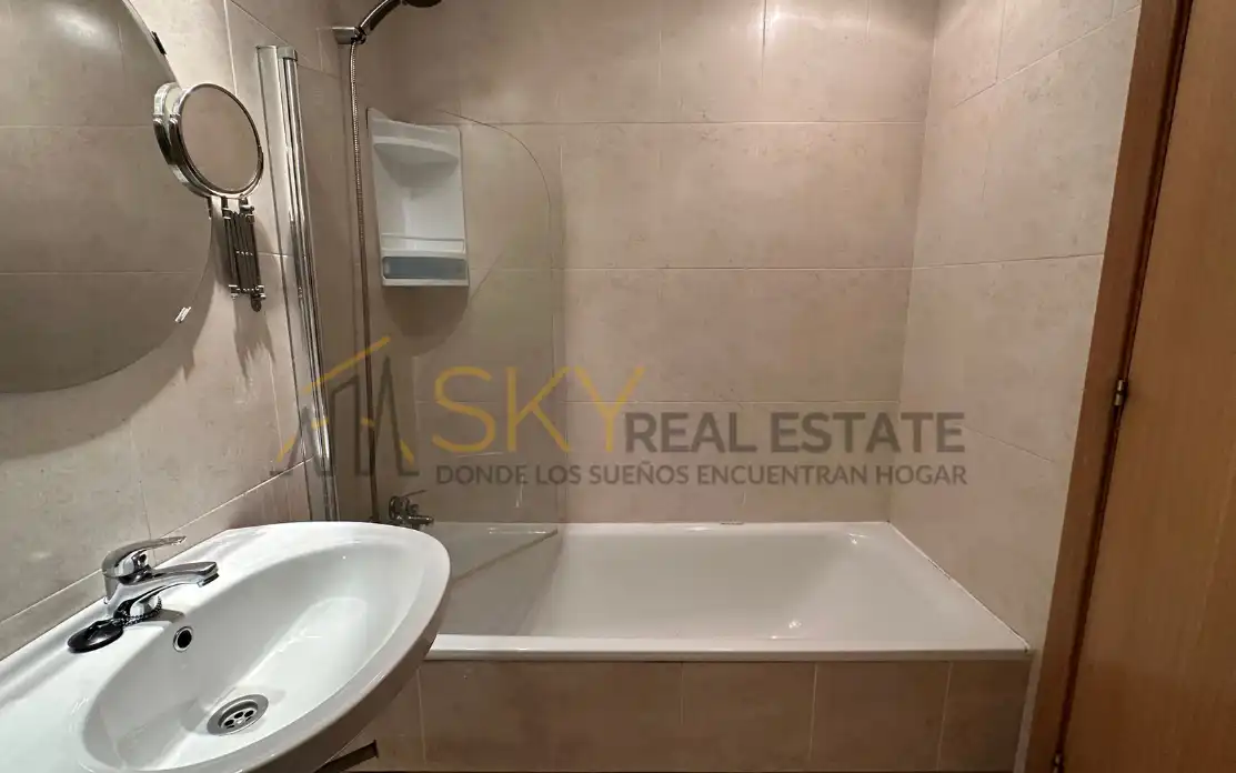 Bathroom of Attic for sale in Madrid  with Air Conditioner, Heating and Terrace