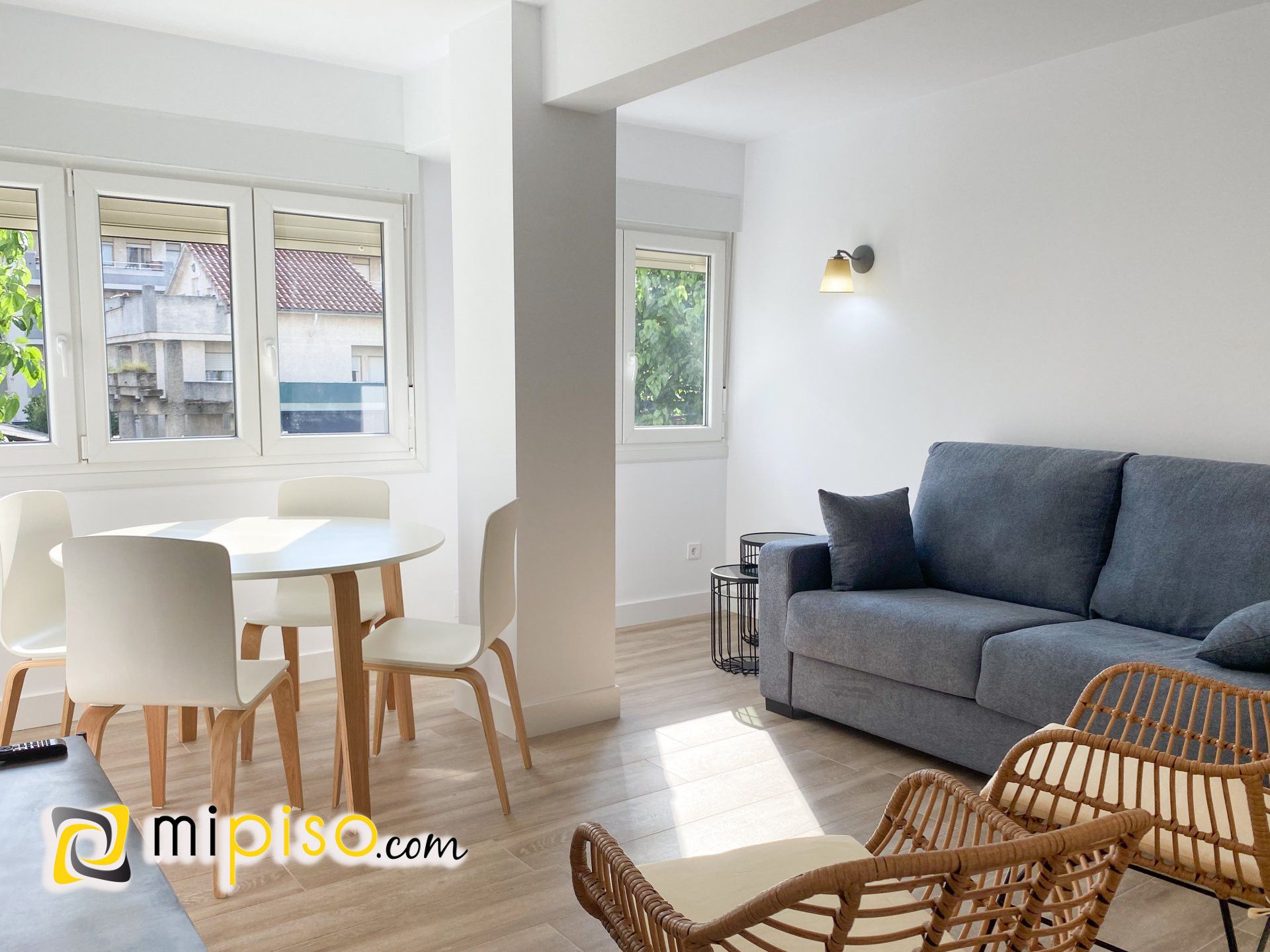 Sala d'estar de Pis en venda en Laredo amb Terrassa i Moblat