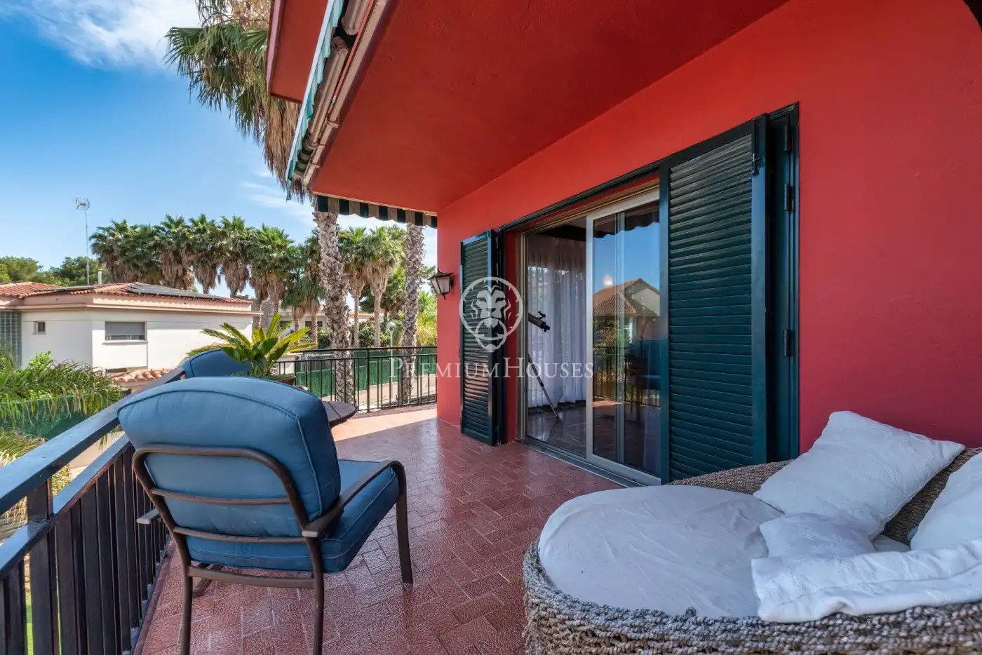 Terrace of Houses for sale in Vilanova i la Geltrú  with Air Conditioner, Heating and Private garden