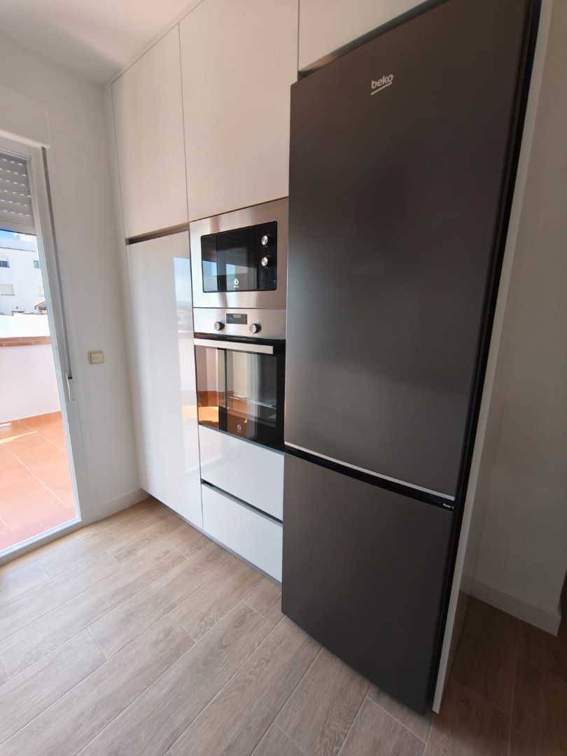 Cuina de Apartament de lloguer en Cártama amb Moblat, Forn i Rentadora