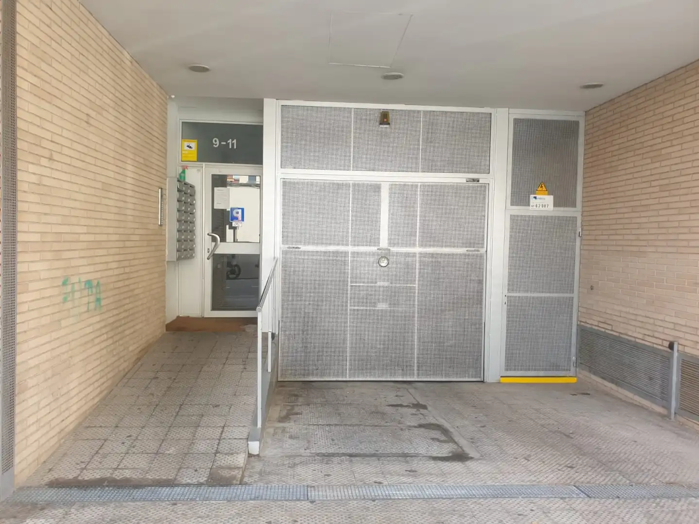 Parking of Garage for sale in Salt