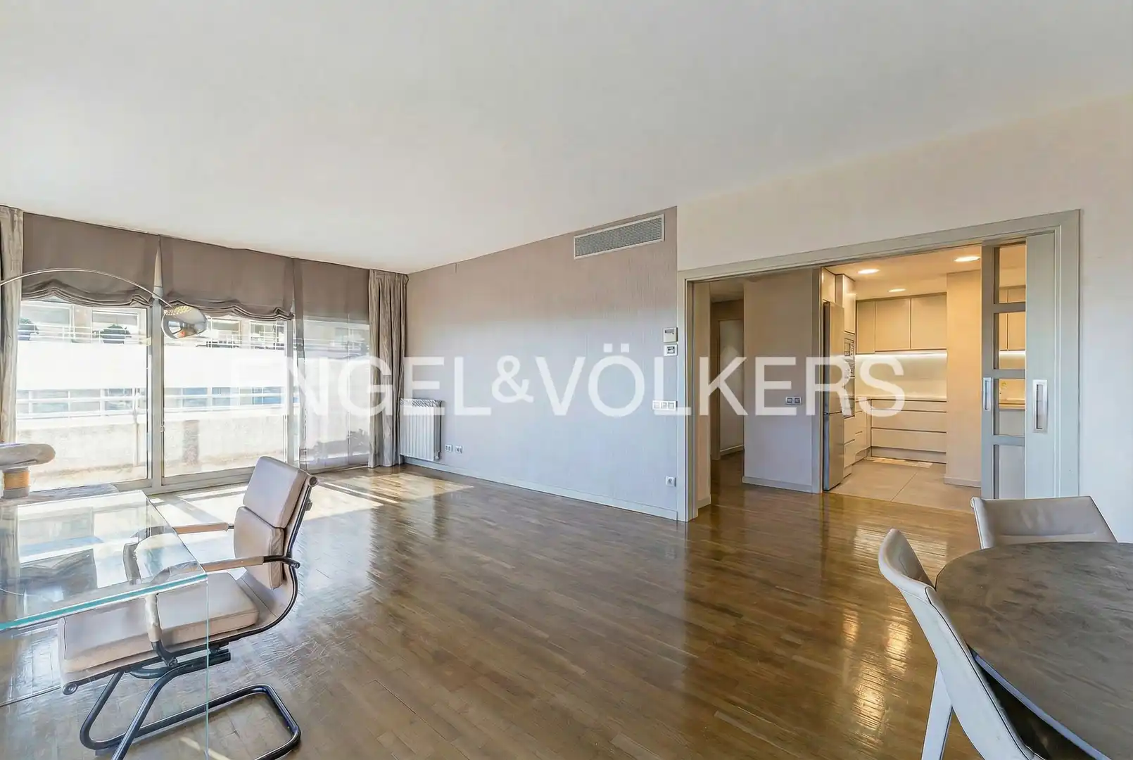 Vista exterior de Piso en venta en Barcelona con Aire acondicionado, Calefacción y Jardín privado