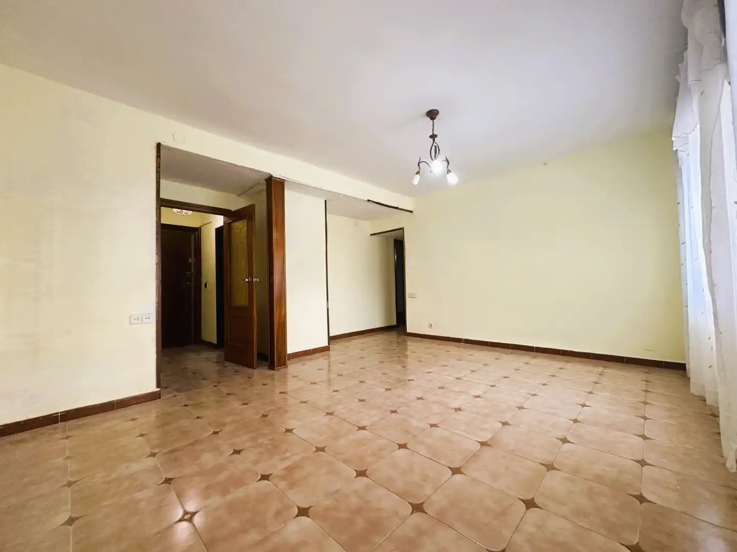 Living room of Flat for sale in Madrid  with Air Conditioner, Heating and Oven