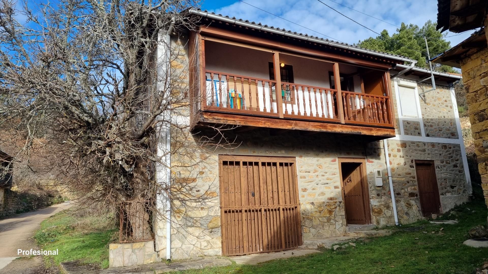 Exterior view of House or chalet for sale in Brazuelo  with Balcony