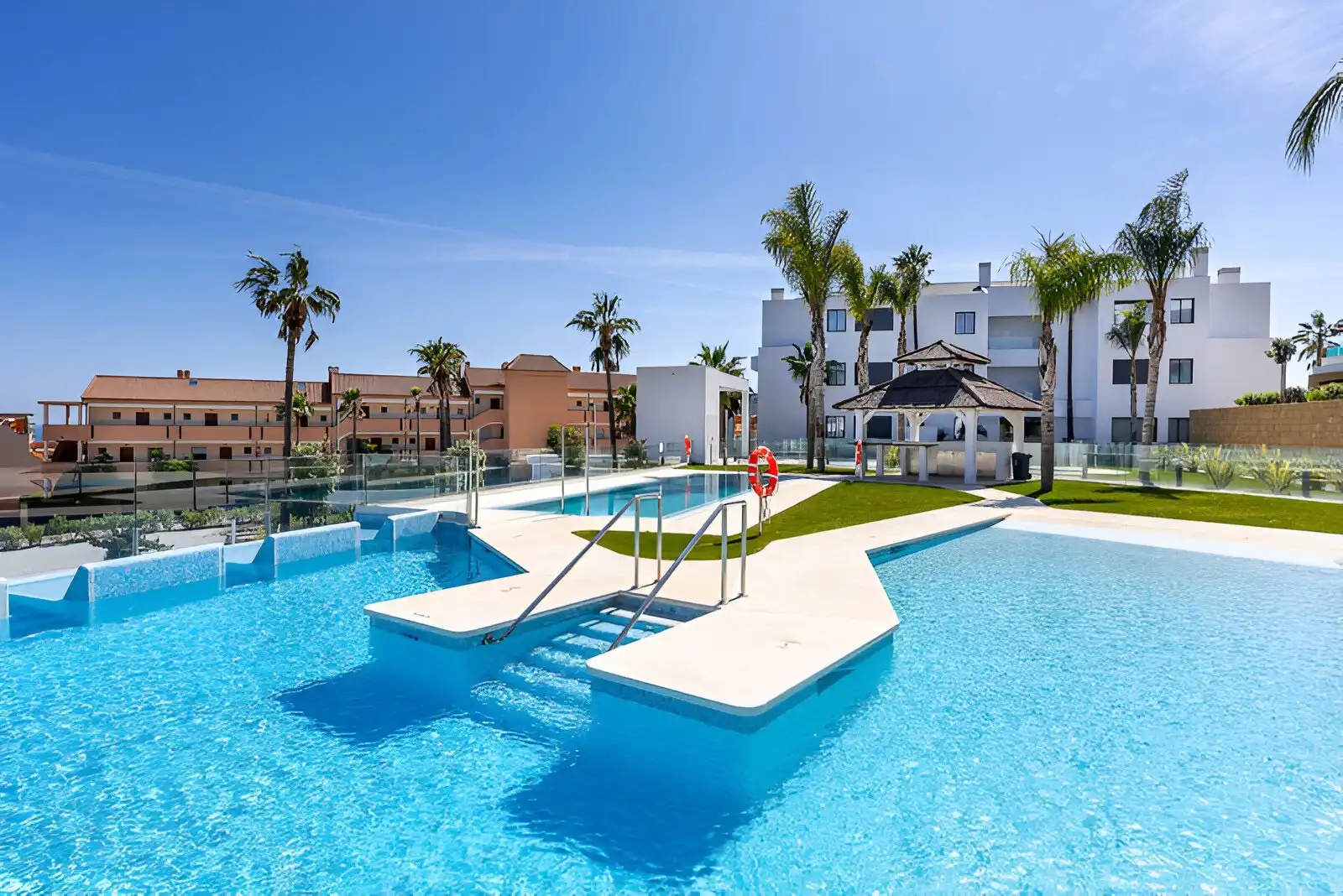 Apartamento con piscina en venta en El Faro de Calaburra - Chaparral, imagen 4
