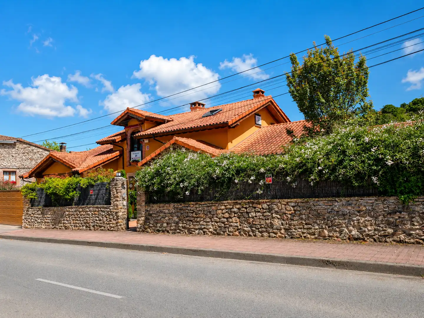 Vista exterior de Casa o xalet en venda en Molledo amb Calefacció, Jardí privat i Traster