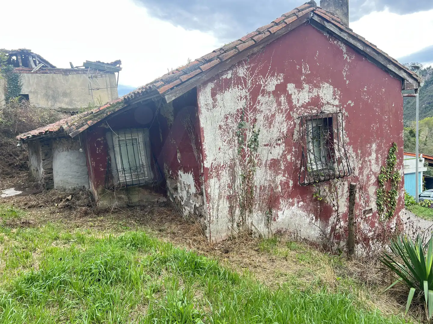 Außenansicht von Country house zum Verkauf in Candamo mit Heizung und Terrasse