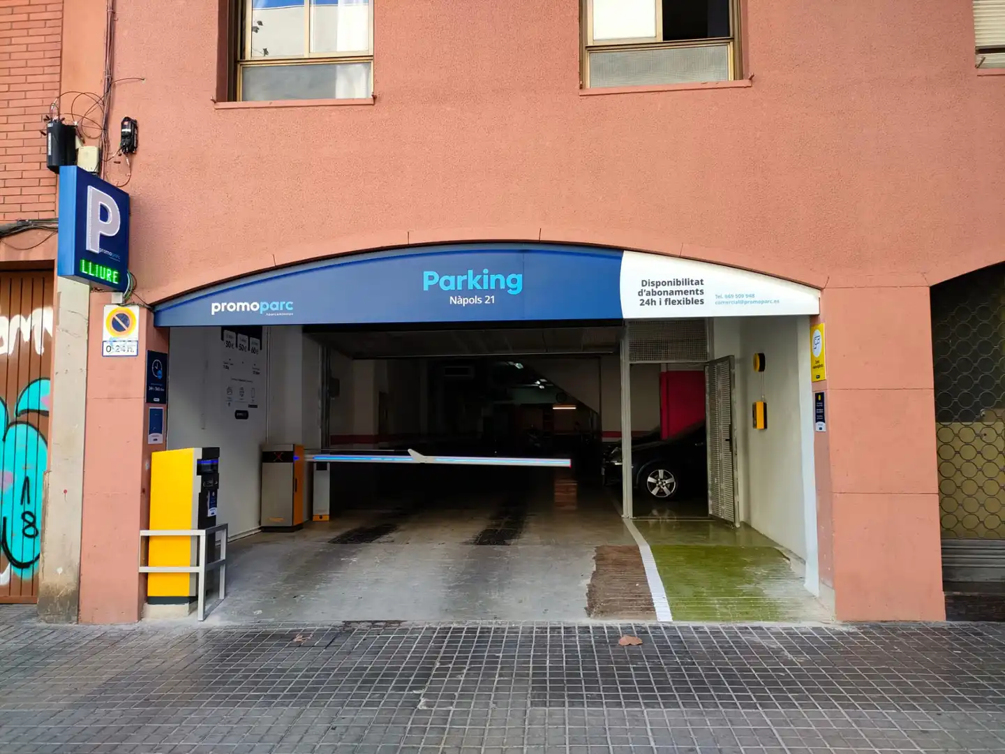 Aparcamiento en alquiler en Carrer de Nàpols 21, imagen 3