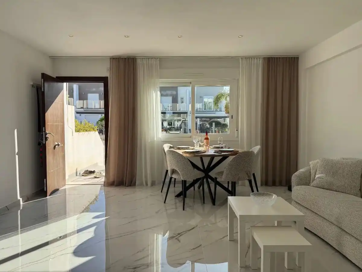 Comedor de Casa adosada en venta en Torrevieja con Aire acondicionado, Jardín privado y Amueblado