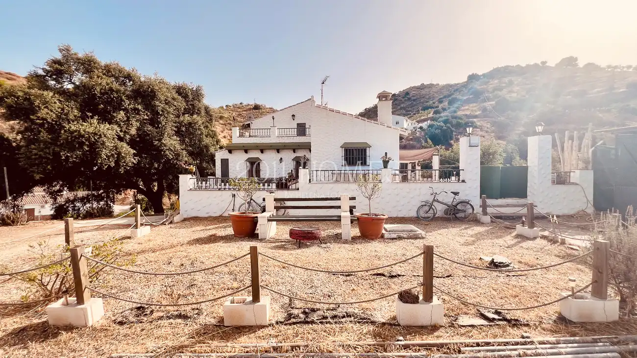 Vista exterior de Finca rústica en venda en Almogía amb Jardí privat, Terrassa i Piscina