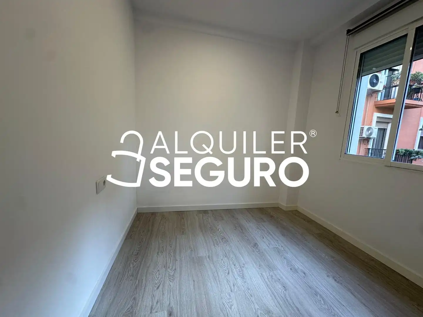 Habitación de Piso de alquiler en Valencia con Aire acondicionado y Amueblado