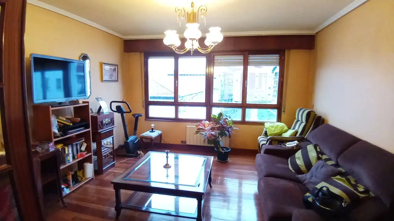 Sala de estar de Piso en venta en Santurtzi  con Calefacción, Trastero y Amueblado