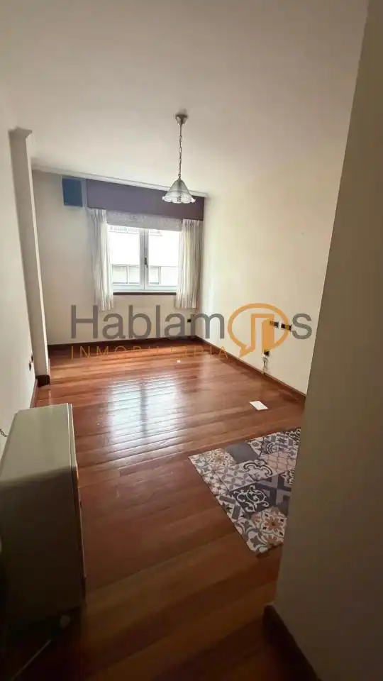 Piso en venta en Pontevedra Capital  con Calefacción, Parquet y Trastero