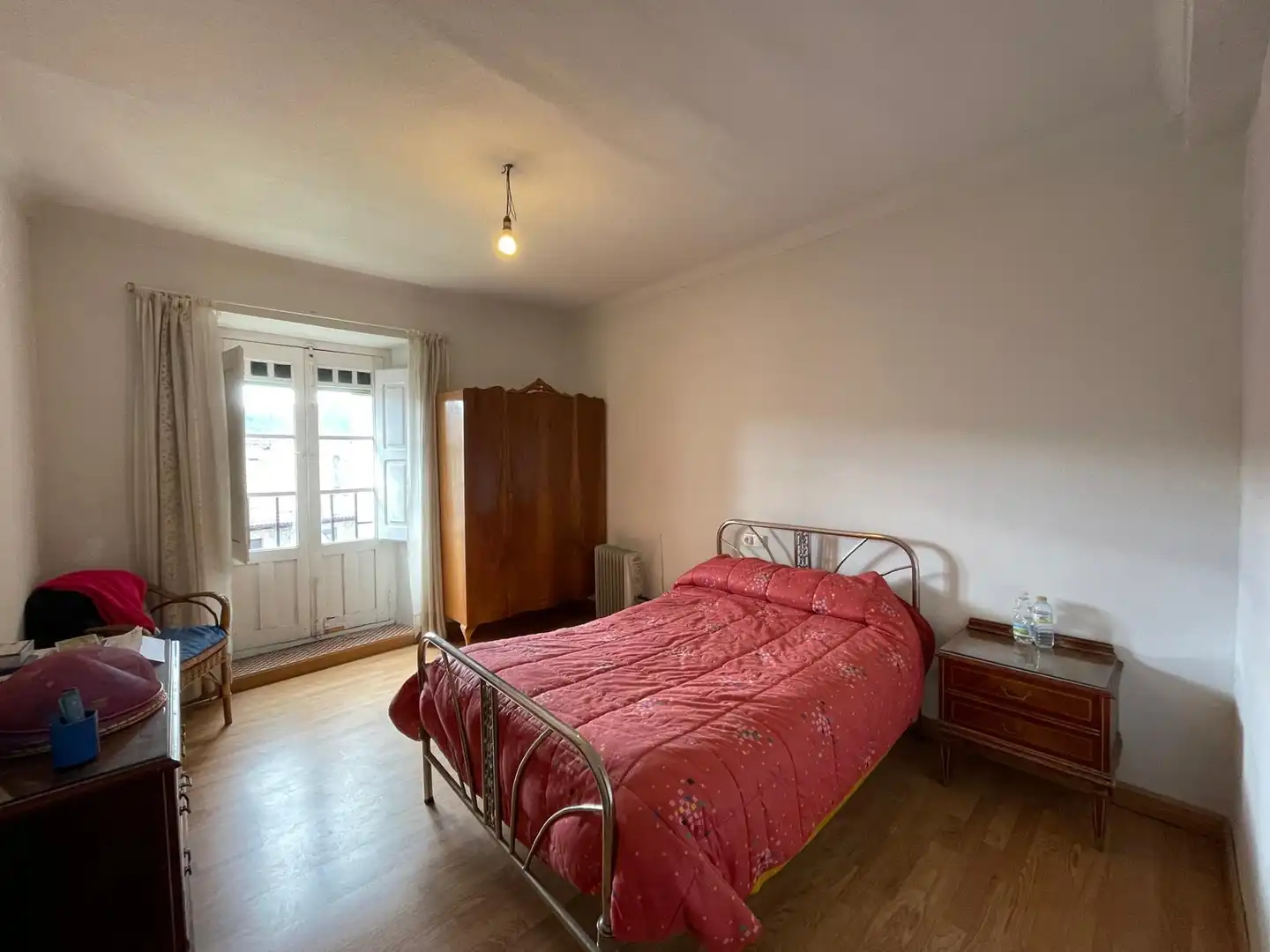 Dormitori de Finca rústica en venda en Regumiel de la Sierra amb Jardí privat, Parquet i Traster