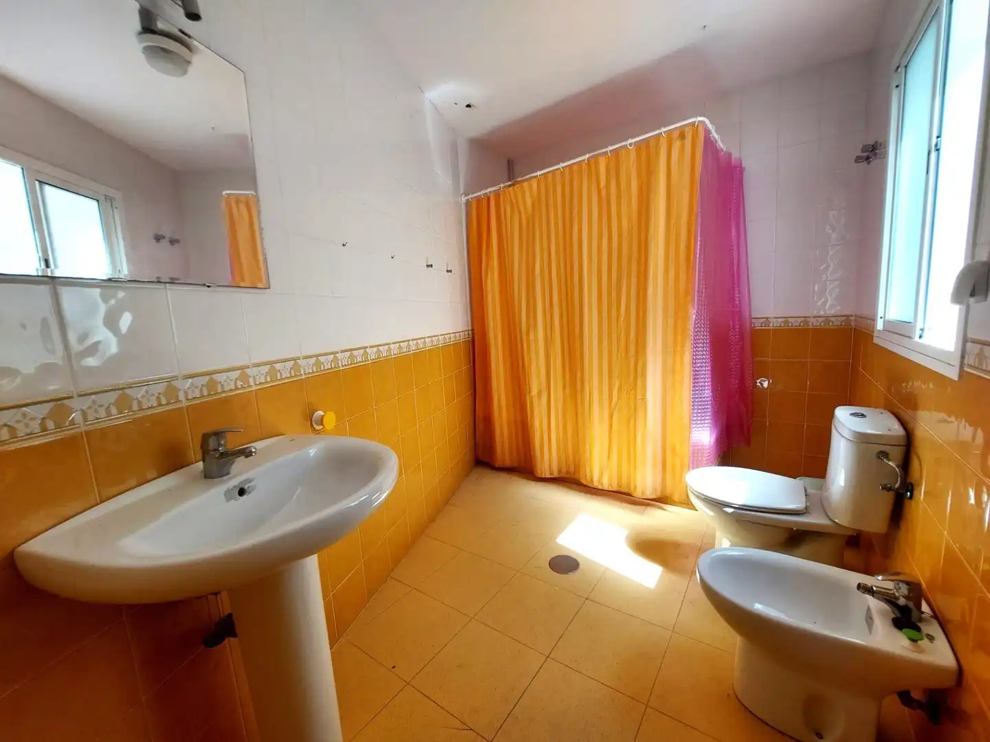 Baño de Casa adosada en venta en Aznalcóllar con Aire acondicionado