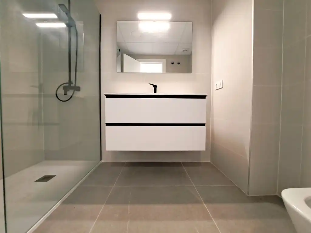 Baño de Planta baja en venta en Dénia con Aire acondicionado, Calefacción y Jardín privado