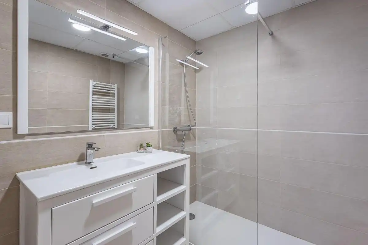 Baño de Casa adosada en venta en Armilla con Calefacción, Terraza y Amueblado
