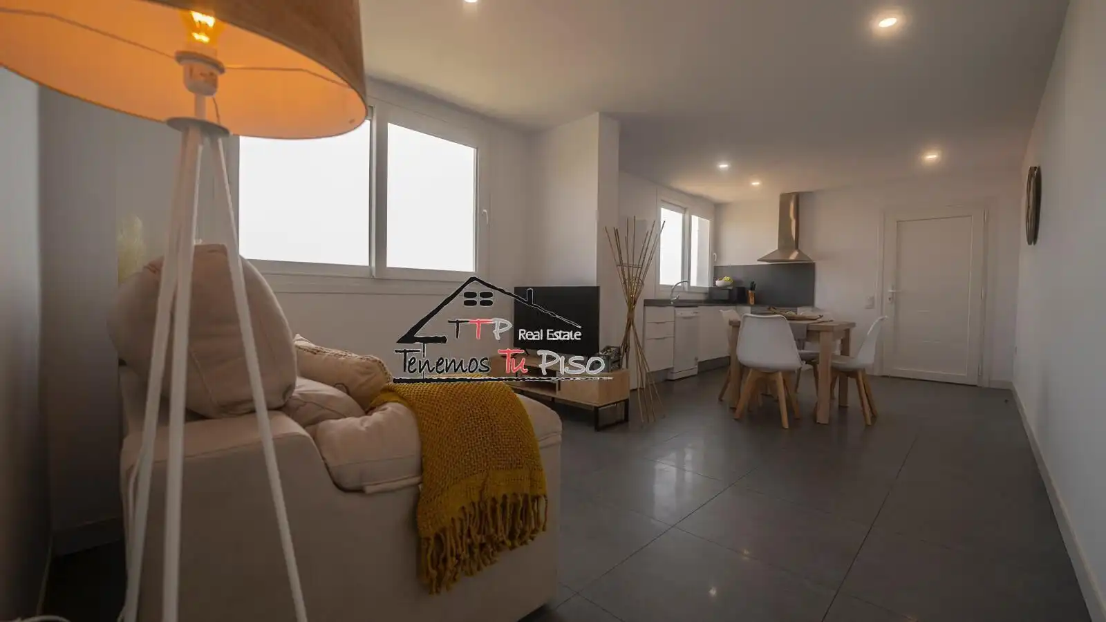 Sala d'estar de Casa o xalet en venda en Peñíscola / Peníscola amb Aire condicionat, Calefacció i Jardí privat