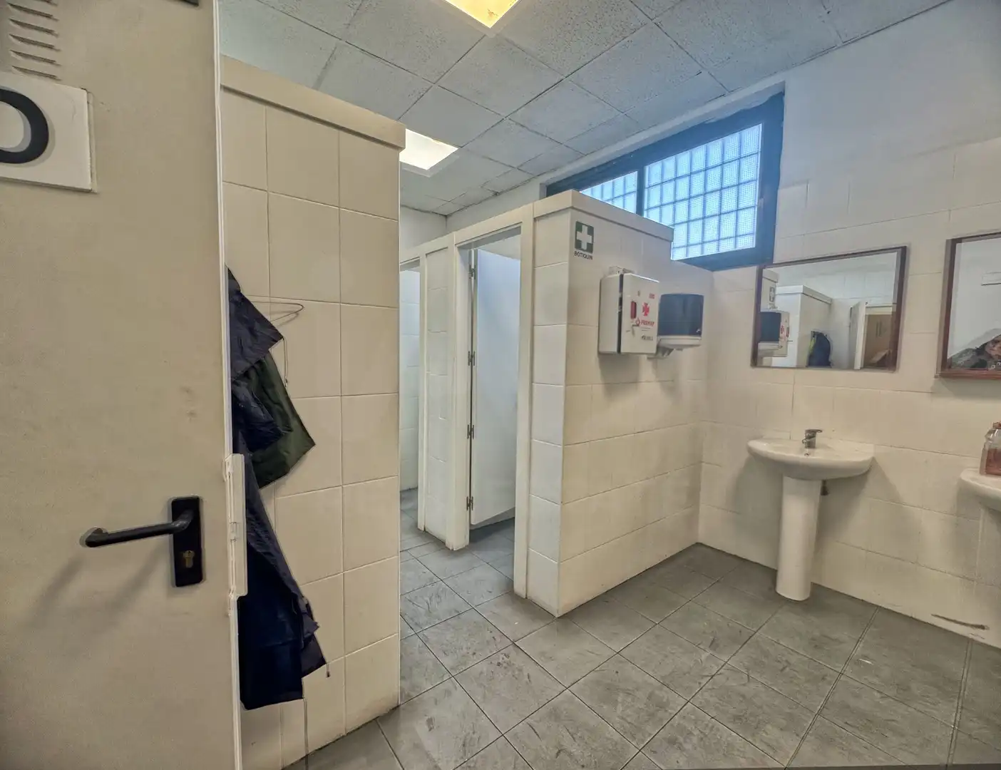 Bathroom of Buildings for sale in Móstoles