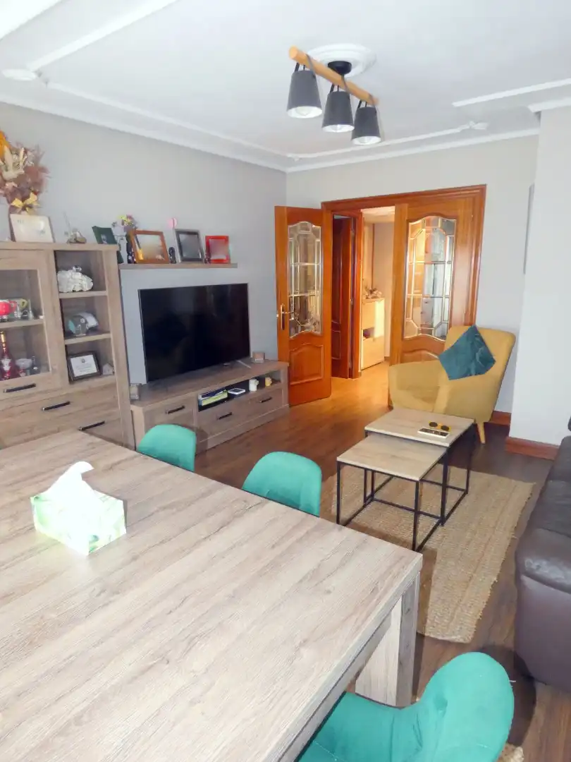 Sala d'estar de Pis en venda en Bilbao  amb Calefacció, Parquet i Terrassa