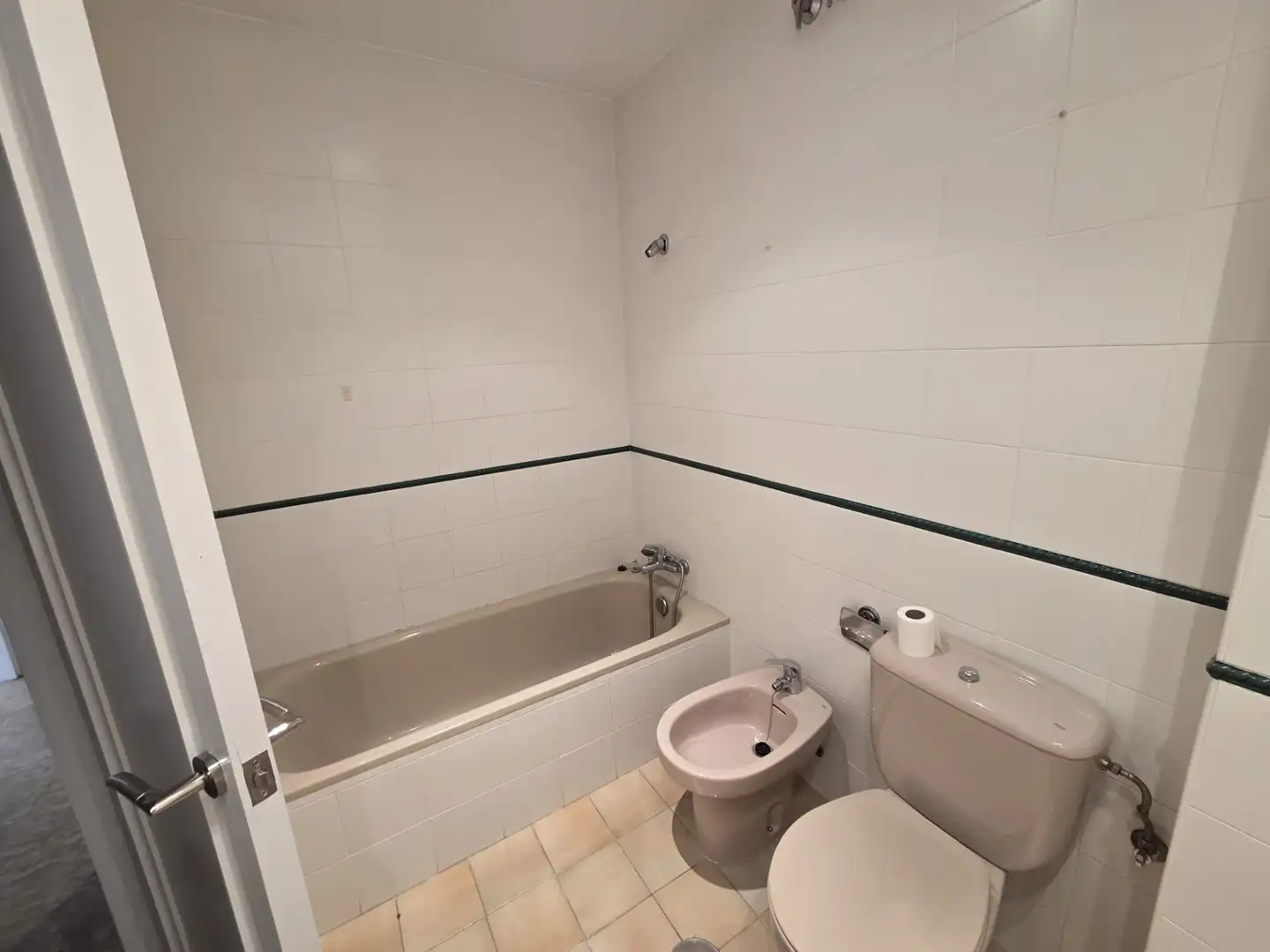 Bathroom of Flat for rent in Badajoz  with Air Conditioner, Heating and Terrace